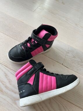 Sean John Kids High-Top Sneakers in Black and Pink